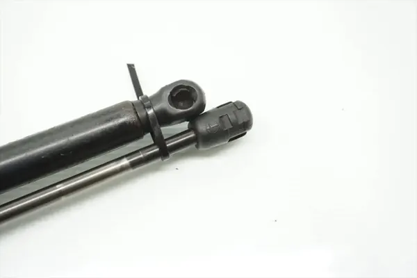 Mercedes-Benz C-Klasse Heckklappendämpfer OEM image 3