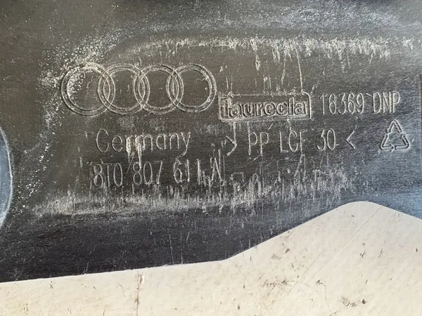 TECHTRONIC 8T0807611A Stötfångarplatta image 6