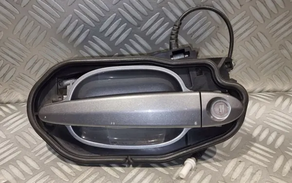 BMW 5 E60/E61 LCI Etu Vasen Ovenkahva-tappi OEM 7191615 image 2