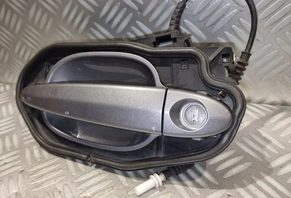BMW 5 E60/E61 LCI Etu Vasen Ovenkahva-tappi OEM 7191615 image 5