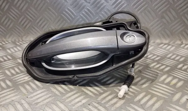 BMW 5 E60/E61 LCI Etu Vasen Ovenkahva-tappi OEM 7191615 image 6
