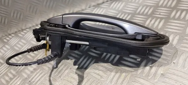 BMW 5 E60/E61 LCI Etu Vasen Ovenkahva-tappi OEM 7191615 image 7