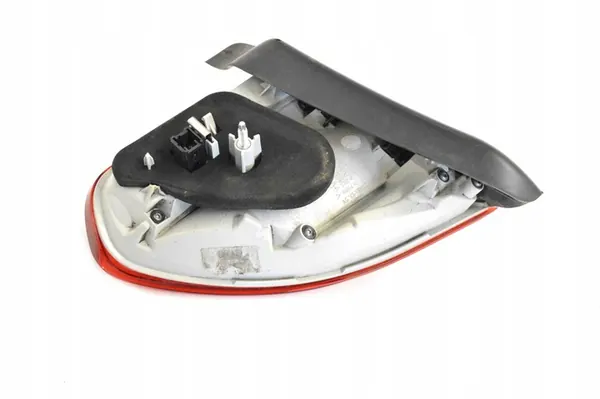 Lámpara trasera derecha del maletero para Peugeot 2008 I 2014 image 4