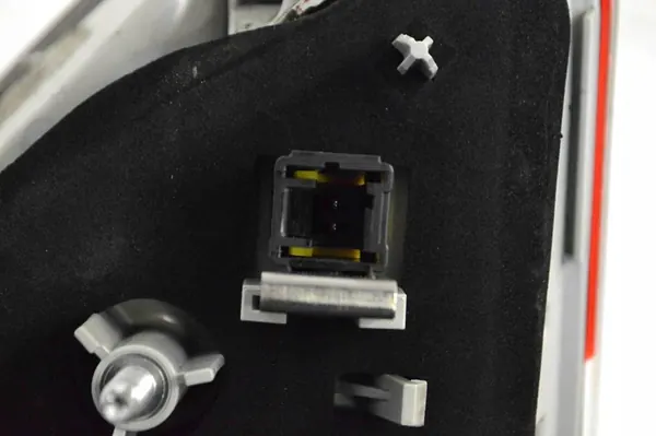 Lámpara trasera derecha del maletero para Peugeot 2008 I 2014 image 5