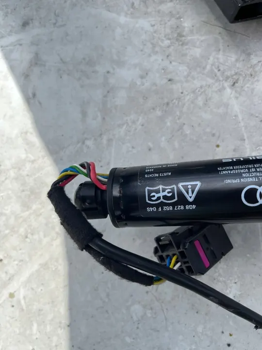 Bagageluckstöd Audi A7 4G8827851F image 2