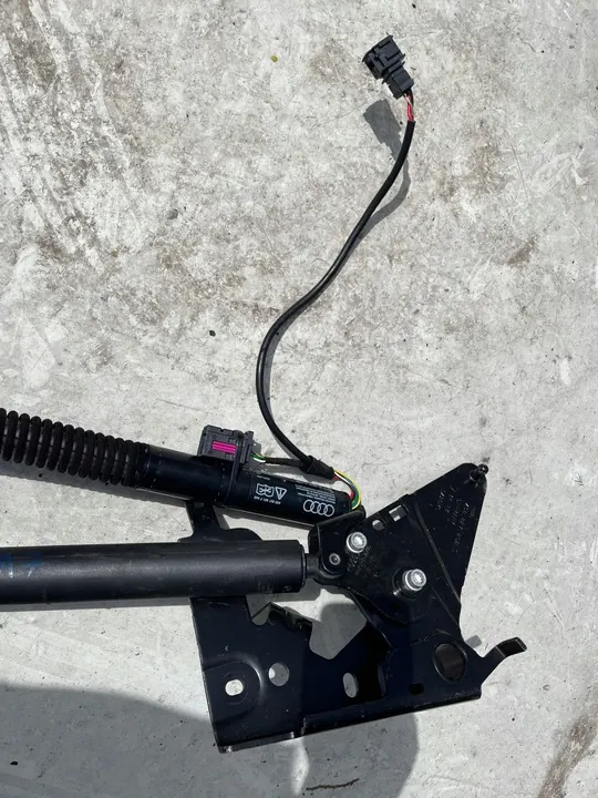 Bagageluckstöd Audi A7 4G8827851F image 3