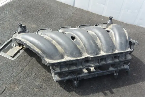 Volkswagen OE 07K133201M Ansaugkrümmer Rohr image 3