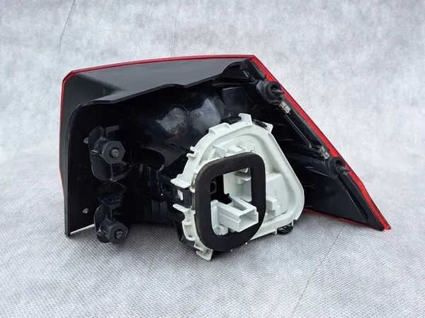 Luz Trasera Izquierda VW Golf VII 5G9945095D image 7