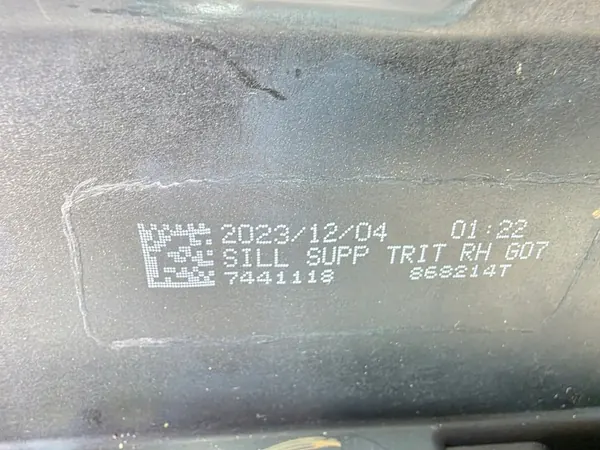Glijbevestiging Drempelplaat Rechts OEM 7441118 image 6