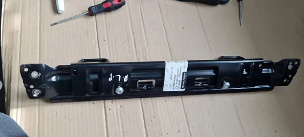 Support ISOFIX Audi OEM 8E0813477A pour siège passager A6 C6 image 2
