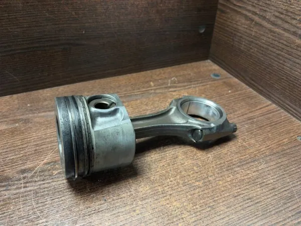 Piston avec Bielle OEM 500331966 Renault image 2