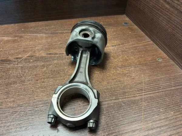 Piston avec Bielle OEM 500331966 Renault image 3