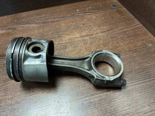 Piston avec Bielle OEM 500331966 Renault image 4