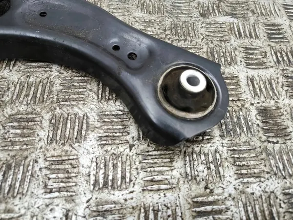 Audi A1 2023 Braccio di Controllo Inferiore Anteriore Sinistro OEM 2Q0407151D image 3