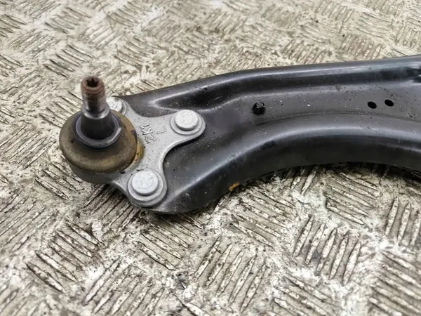 Audi A1 2023 Braccio di Controllo Inferiore Anteriore Sinistro OEM 2Q0407151D image 4