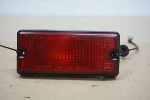 Toyota RAV4 II achter mistlamp OEM RAV4 II ŚWIATŁO PRZECIWMGIELNE TYŁ 00-05r image 2