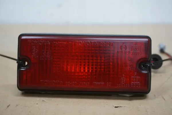 Toyota RAV4 II achter mistlamp OEM RAV4 II ŚWIATŁO PRZECIWMGIELNE TYŁ 00-05r image 3