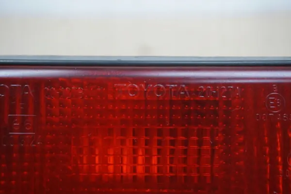 Toyota RAV4 II achter mistlamp OEM RAV4 II ŚWIATŁO PRZECIWMGIELNE TYŁ 00-05r image 4