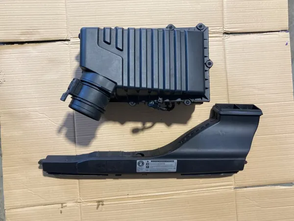 Luftfilterhus OEM 3Q0129607D VW Passat B8 image 2