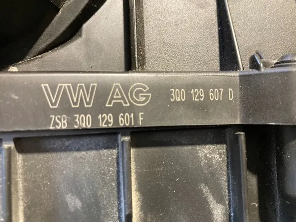 Luftfilterhus OEM 3Q0129607D VW Passat B8 image 3