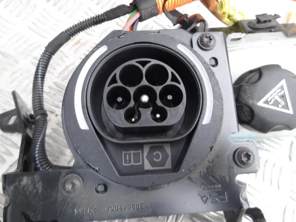 Tomada de carga Opel Astra VI L 2023 Híbrido OEM image 5
