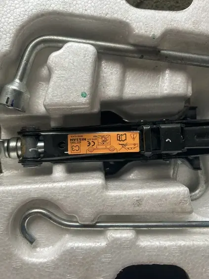 Nissan OE krik set OEM 84975-1HD0A voor Micra IV K13 image 3