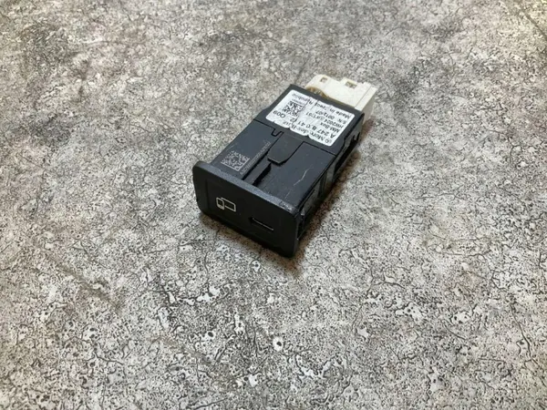 Puerto USB OEM 0012807 para Mercedes-Benz 1.3L image 3