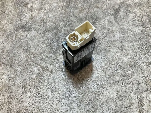 Puerto USB OEM 0012807 para Mercedes-Benz 1.3L image 4