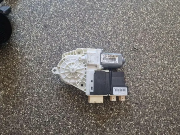 Motor de ventanilla delantera izquierda OEM 1400758780 image 3