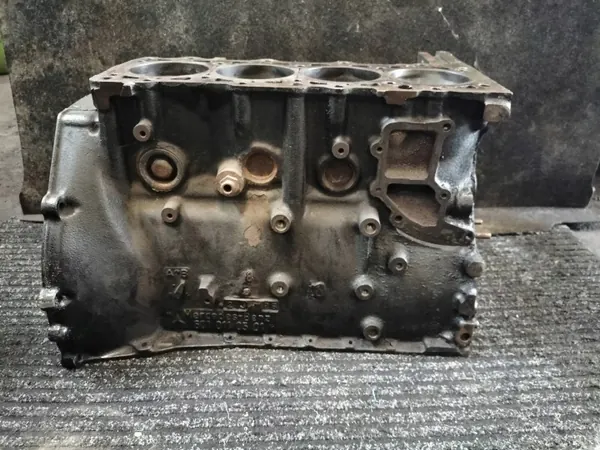 Käytetty moottorilohko Mercedes W201 190 2.0D OEM image 2