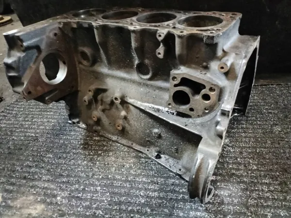 Käytetty moottorilohko Mercedes W201 190 2.0D OEM image 5
