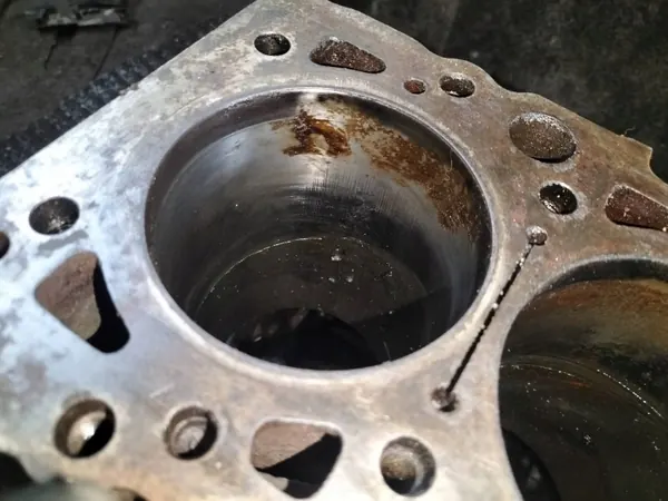Käytetty moottorilohko Mercedes W201 190 2.0D OEM image 7