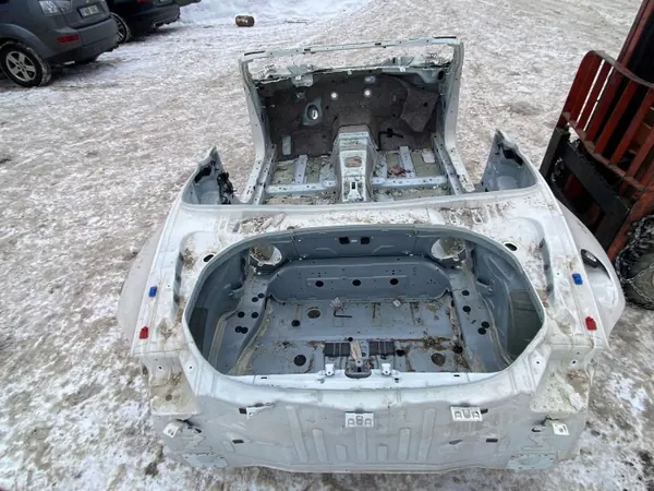 Peças Carroçaria Nissan 370Z OEM FOB58189 - Usado image 9