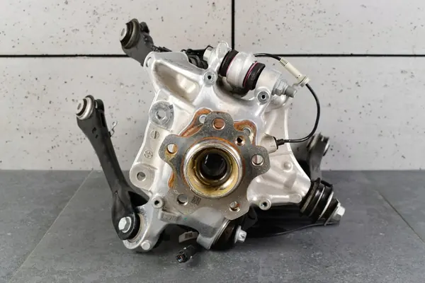 BMW 5 G30 Mozzo Posteriore Sinistro con Bracci di Controllo OEM 530510550 image 3