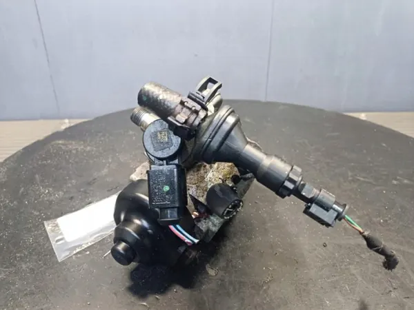 Ruiskutuspumppu OEM Wrakowisko-28168- VW Caddy III 2.0 TDI image 3