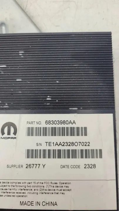 OEM 68303980AA Vahvistin Dodge Durango 2014+ image 4