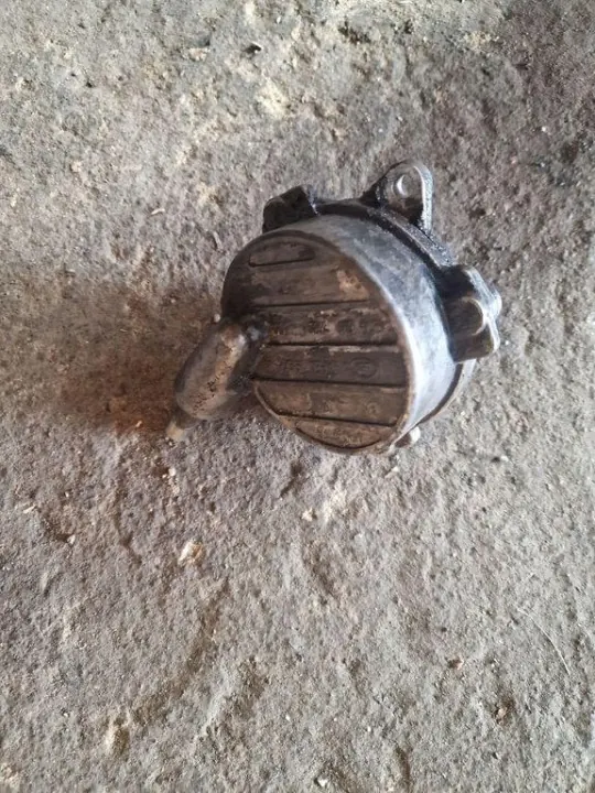Pompe à vide Mercedes OEM 61123065 pour W203 2.2 CDI image 2