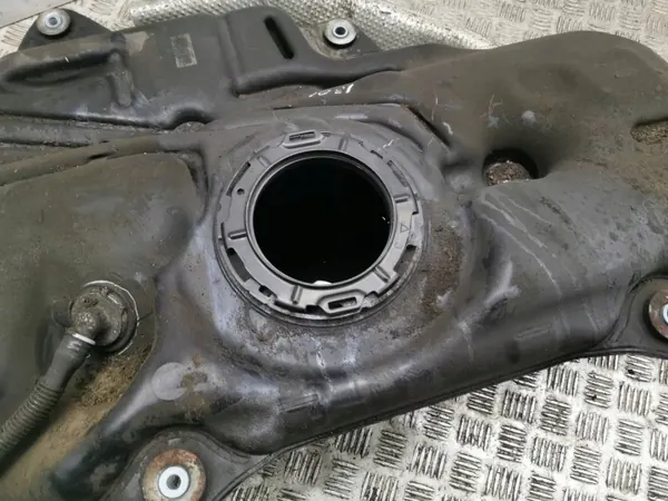 Kraftstofftank Toyota Prius OEM AMD205619 - Gebraucht image 3