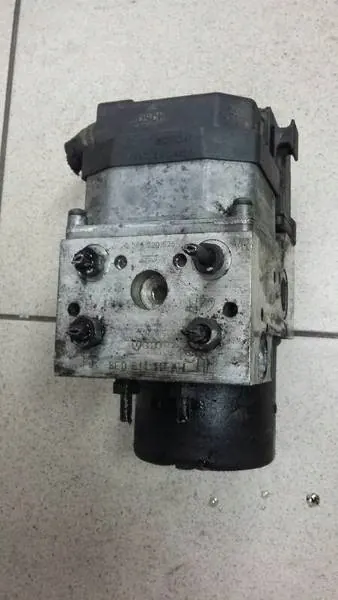 Bomba ABS OEM 111AH para VW Passat B5 - Usada image 2