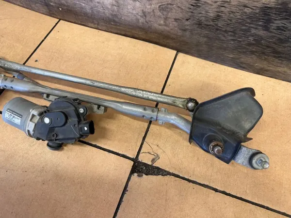 Suzuki Baleno II ruitenwissermotor OEM 38100-68P01 image 3