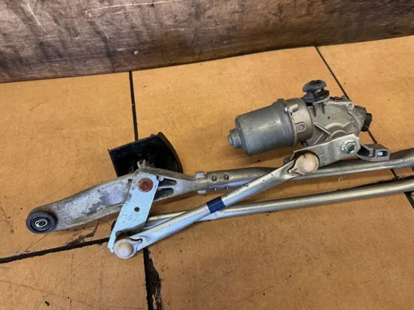 Suzuki Baleno II ruitenwissermotor OEM 38100-68P01 image 4