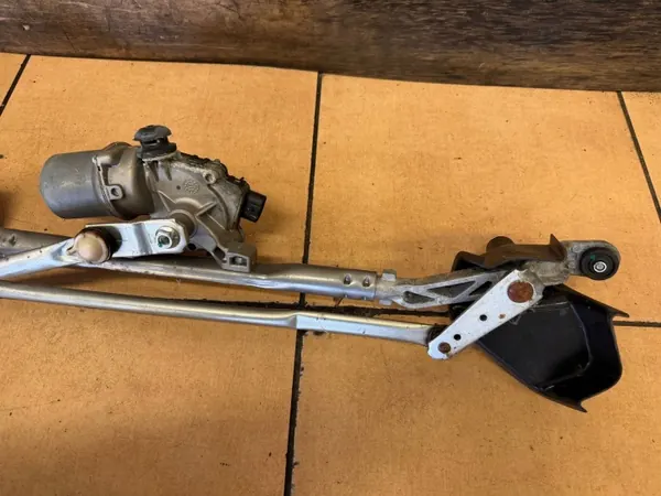 Suzuki Baleno II ruitenwissermotor OEM 38100-68P01 image 5