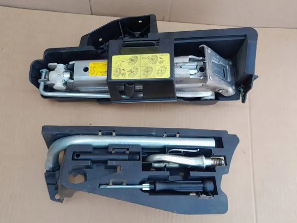Chave de parafuso de roda OEM 4F5012111 para Audi A6 C6 image 2