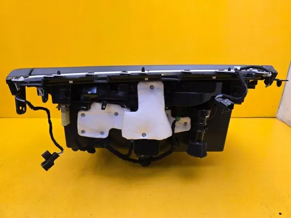 Lynk & Co 01 Matkustajan hansikaslokero OEM 888977952 image 3