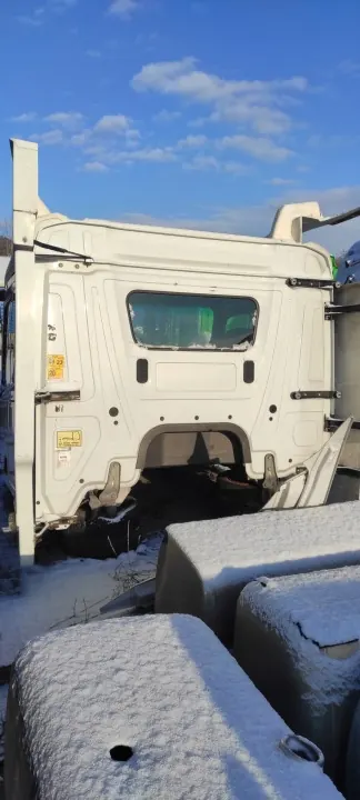 Käytetty Mercedes-Benz Actros MP4 ohjaamo OEM 00001111 image 4