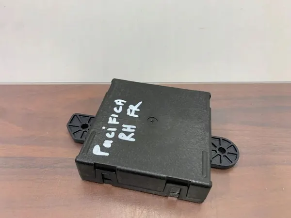 Module de porte droit Chrysler Pacifica 2019 OEM 68316560AD image 4