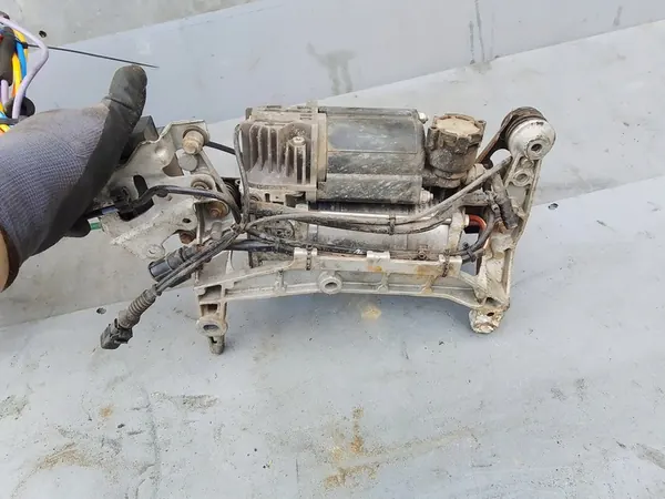 Suspension Compressor AUDI Q7 3.0L diesel image 5