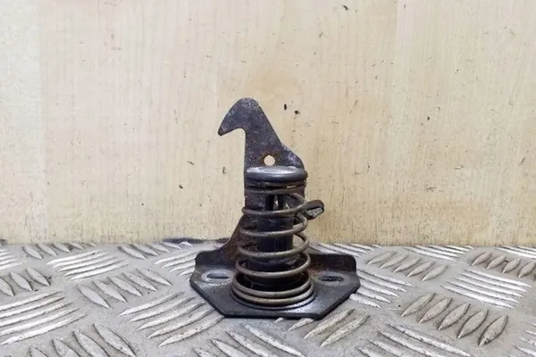 BMW X3 (E83) Pestillo de seguridad de capó 51237034256 image 4