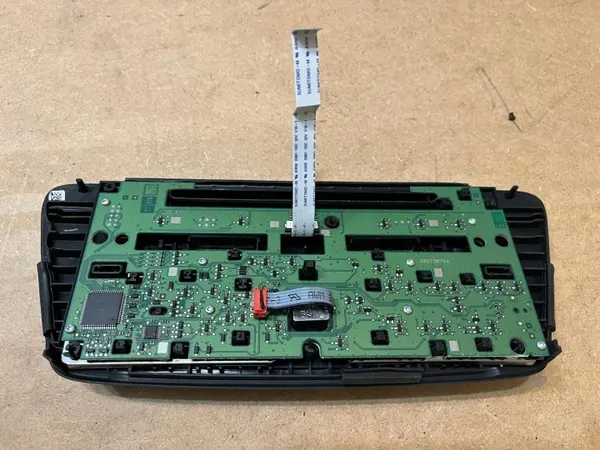 AUDI Q3 Radio-Panel OEM - Gebrauchtes Audi OE Teil image 4