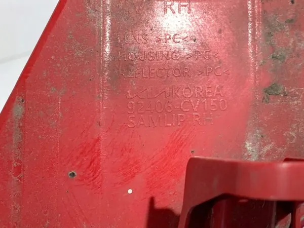 Luz parachoques trasera derecha KIA EV6 92406-CV150 OEM image 4